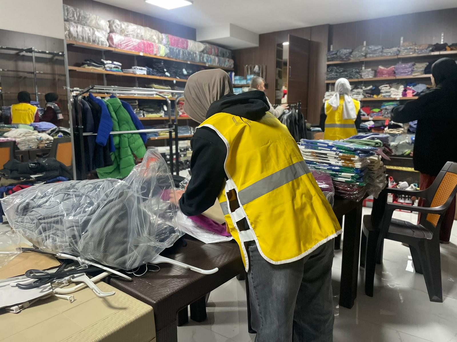 Diriliş Derneği Yardım Mağazasında Bayram Hazırlıkları Devam Ediyor